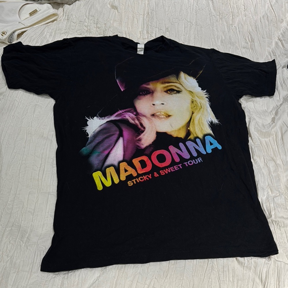 Madonna "Sticky & Sweet" Tour t-shirt in size large concert T Shirt